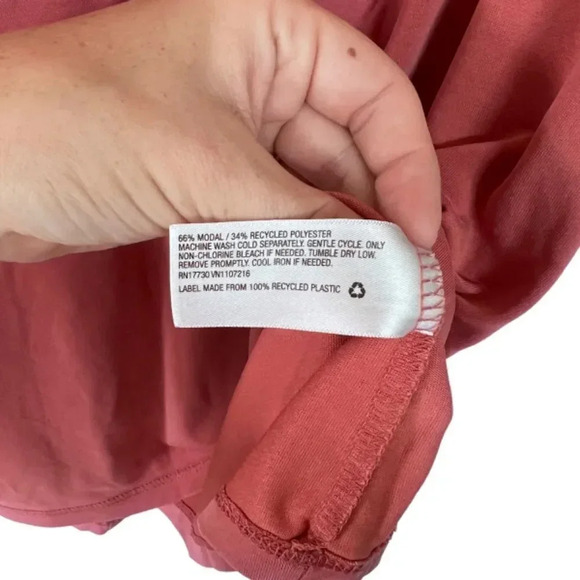 Ava & Viv Loose Fit Soft Fabric Coral T-Shirt Size. 1x - Picture 6 of 6